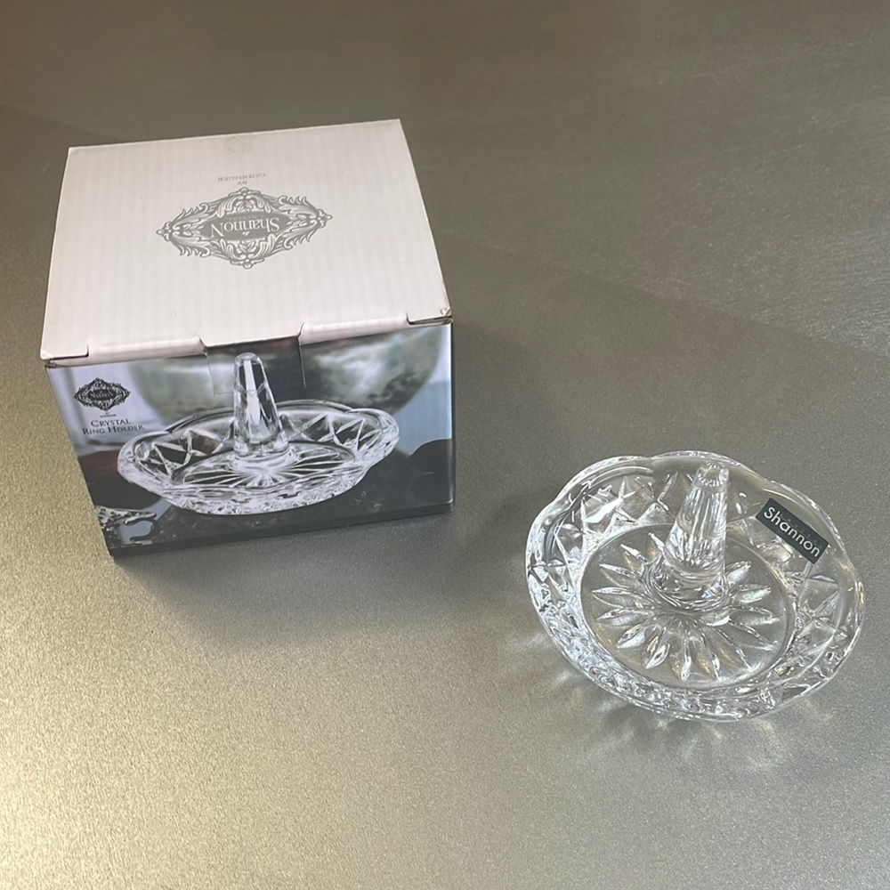 5 for $25💴Shannon crystal ring holder